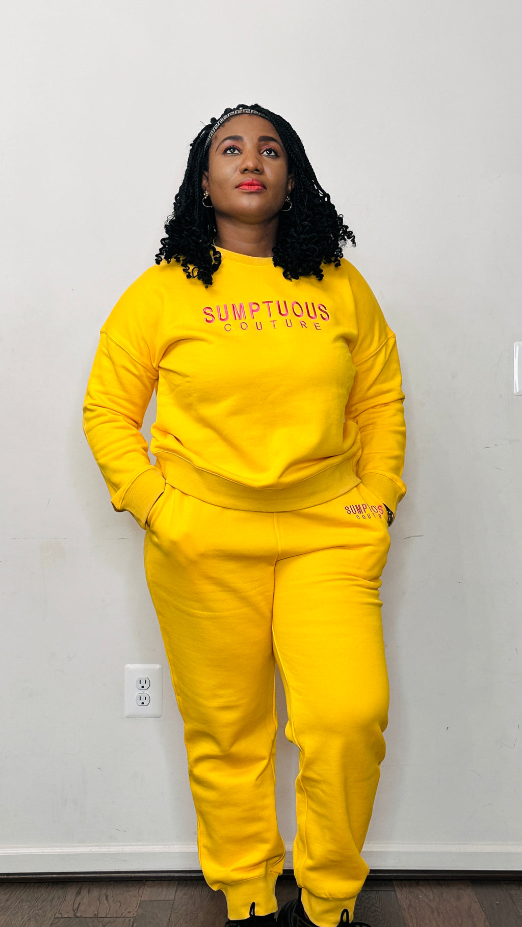 The Queen yellow sweatshirt