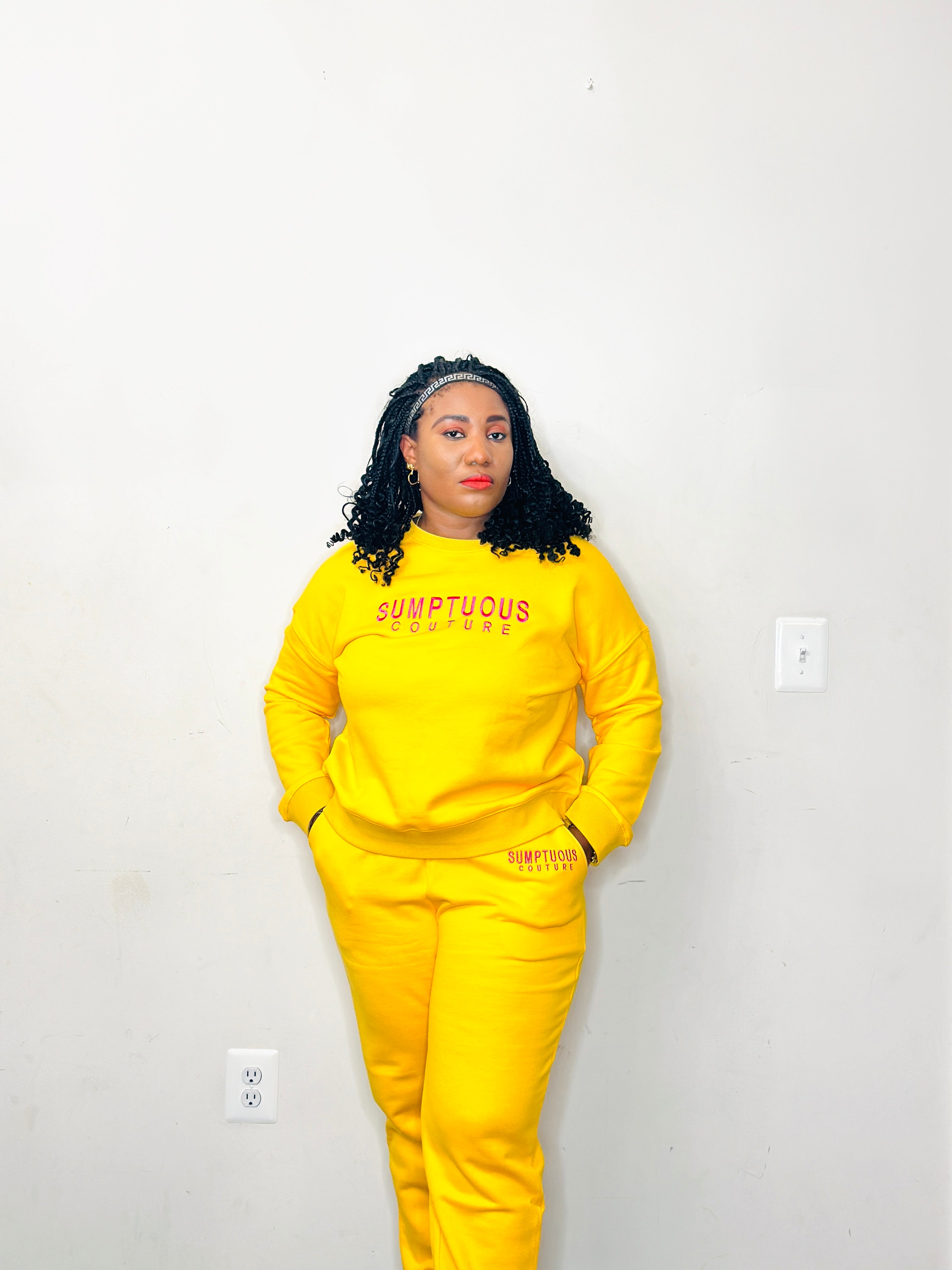 The Queen yellow sweatshirt