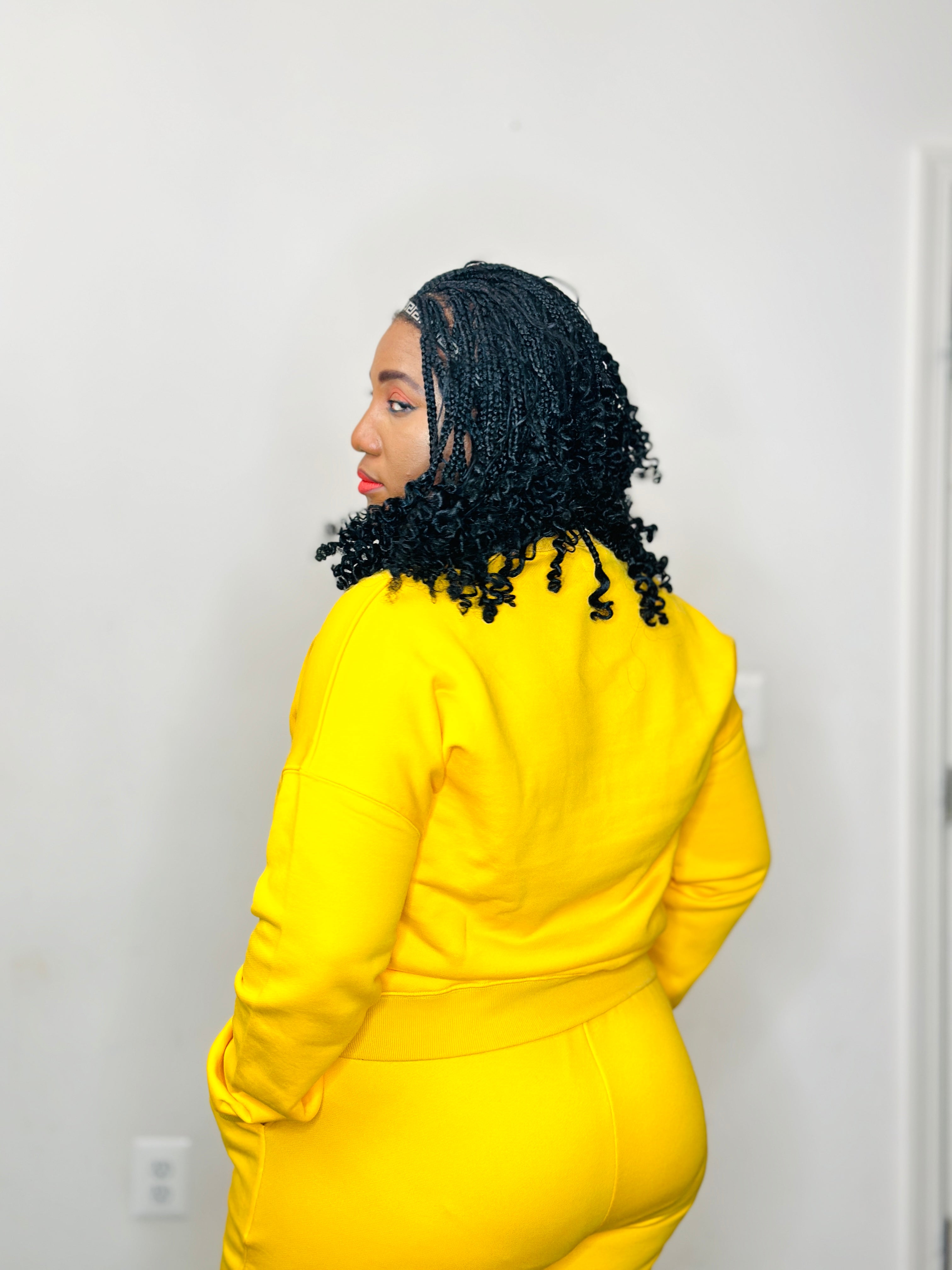 The Queen yellow sweatshirt